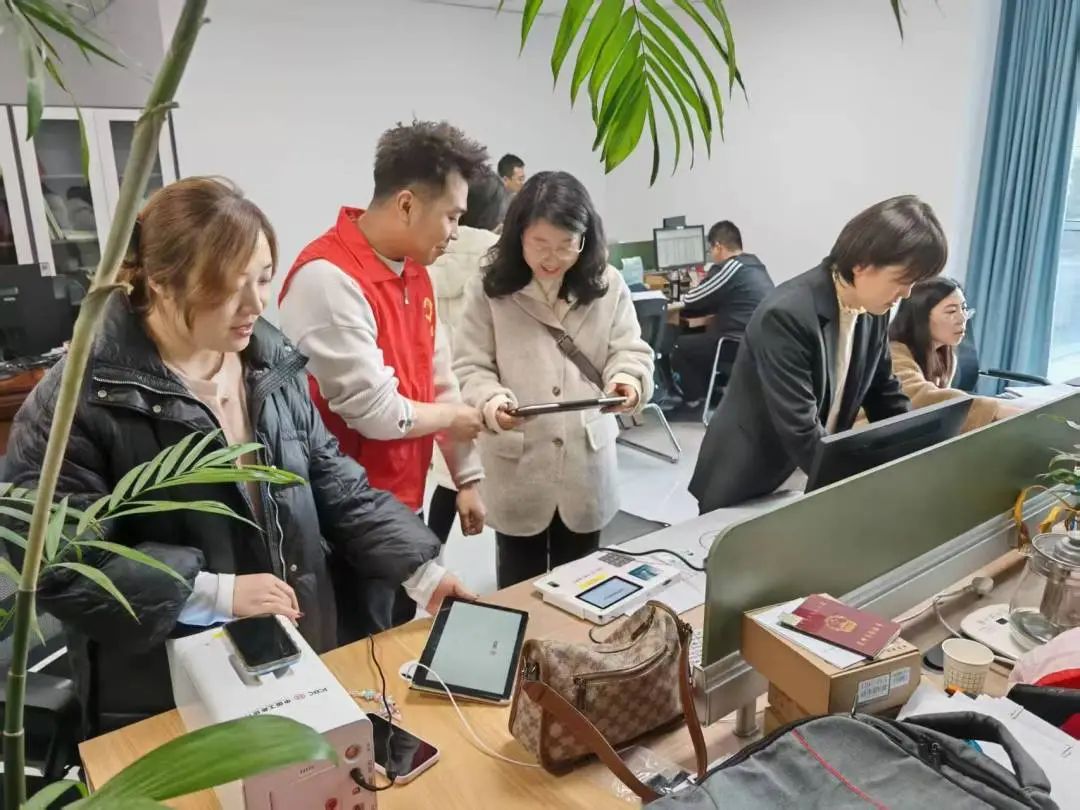 榆阳区:“组团”服务保民生 惠民便民暖人心 (2).jpg 榆阳区:“组团”服务保民生 惠民便民暖人心 (2).jpg