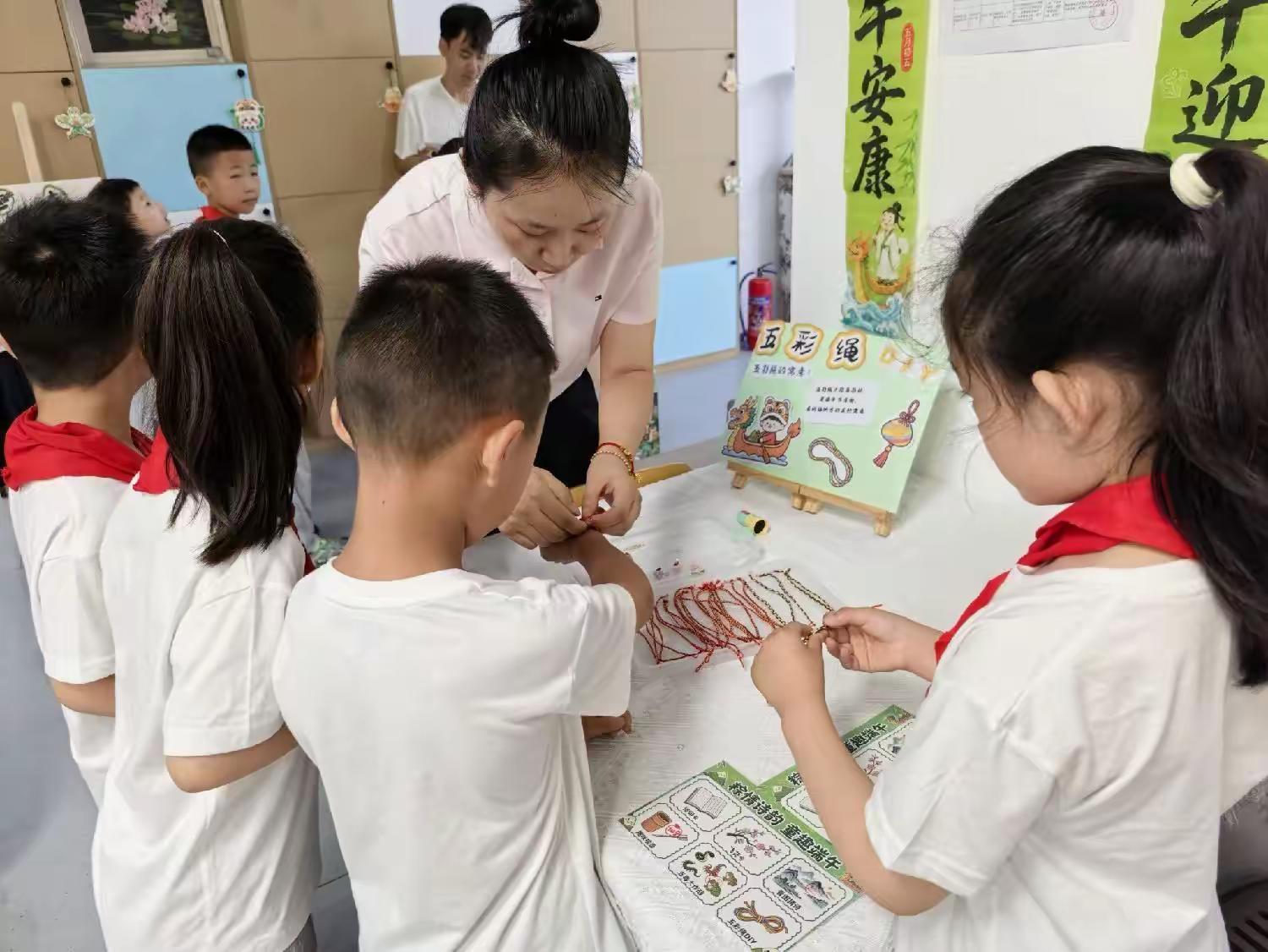 动手编织彩绳