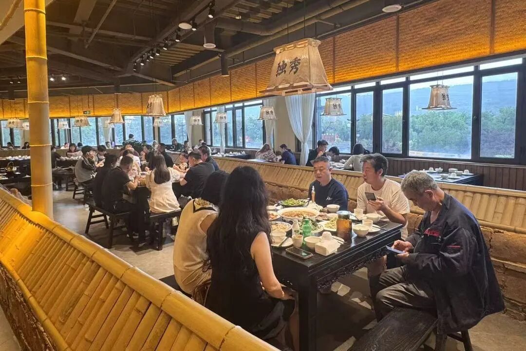 座无虚席